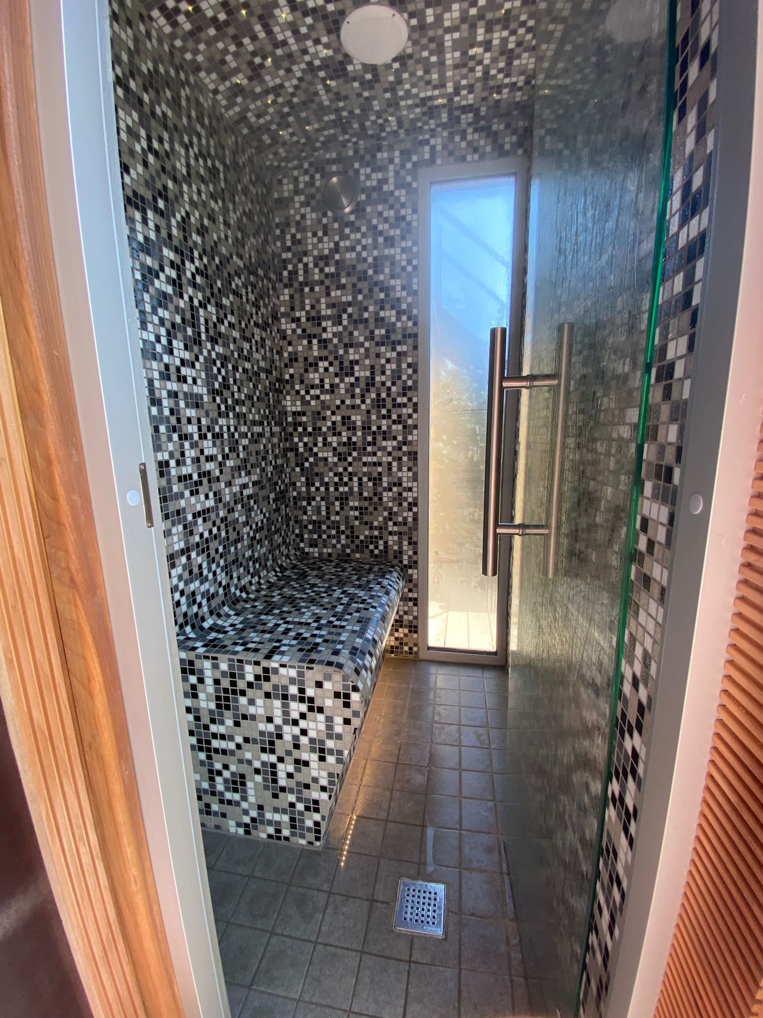 KUUT Outdoor Steam Sauna