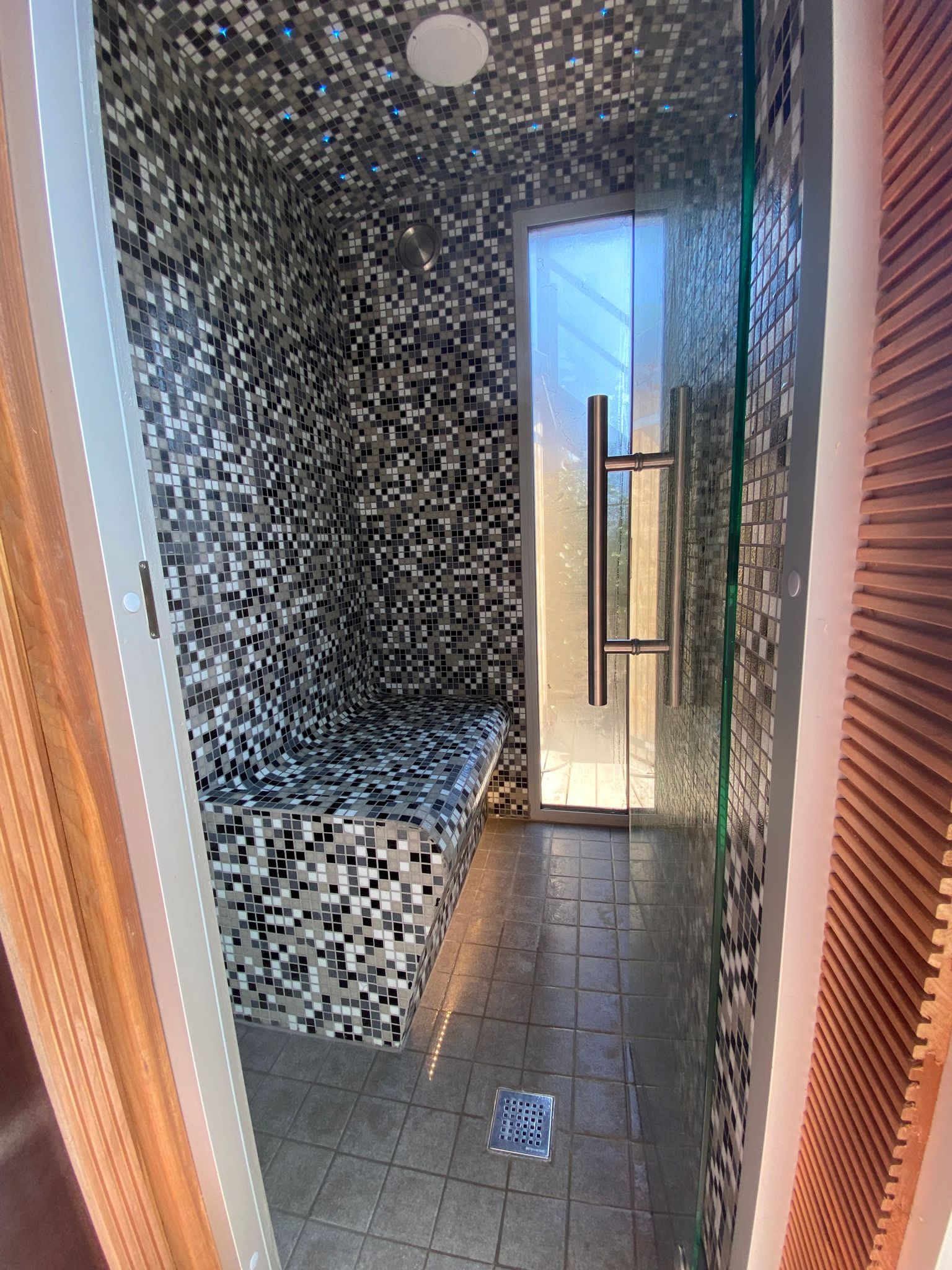 KUUT Outdoor Steam Sauna