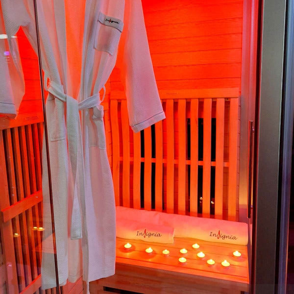 Seating and infrared heater arrangement inside Insignia KSY1820 sauna cabin